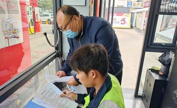 ������ģ�� �����ǵ�Ա���ۡ����棺��������������һ�а�һ��